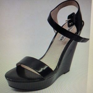 Steve Madden Black Patent Wedge 7M